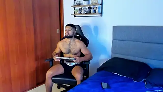 ethaanjones online show from December 15, 2025, 2:32 pm