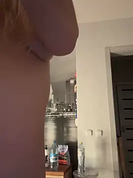 Adelina0001 online show from December 3, 2025, 2:52 am