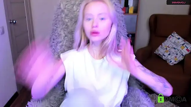 Snapshot of MalenaErnman chatting on December 22, 2024, 11:00 am MalenaErnman online show from December 22, 2024, 11:00 am