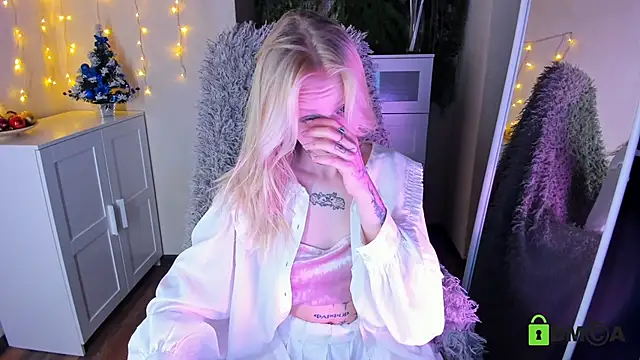 Snapshot of MalenaErnman chatting on December 27, 2024, 1:18 pm MalenaErnman online show from December 27, 2024, 1:18 pm