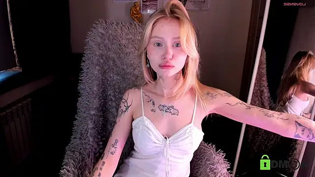 Snapshot of MalenaErnman chatting on February 9, 2025, 10:42 am MalenaErnman online show from February 9, 2025, 10:42 am