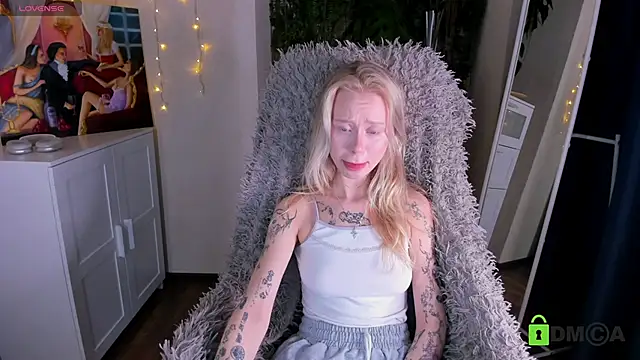 Snapshot of MalenaErnman chatting on February 27, 2025, 10:37 am MalenaErnman online show from February 27, 2025, 10:37 am