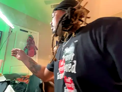 4EVAGLACIERS online show from November 19, 2025, 3:17 am