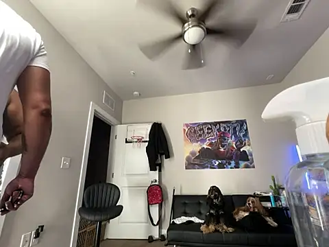 4EVAGLACIERS online show from April 13, 2026, 3:45 am