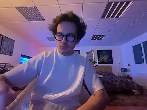 Snapshot of hardmecl chatting on March 16, 2025, 9:47 pm hardmecl online show from March 16, 2025, 9:47 pm