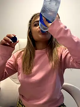 pamell col online show from October 5, 2025, 8:29 pm