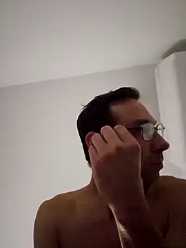 Iliketocooksquirt25 online show from October 15, 2025, 3:39 am