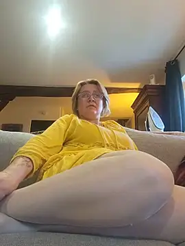 lady charlyne online show from May 12, 2026, 6:16 pm