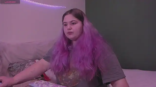 Freakcute  online show from February 9, 2025, 3:23 pm