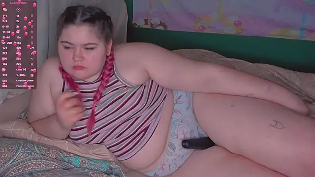 Freakcute  online show from March 17, 2025, 8:30 pm