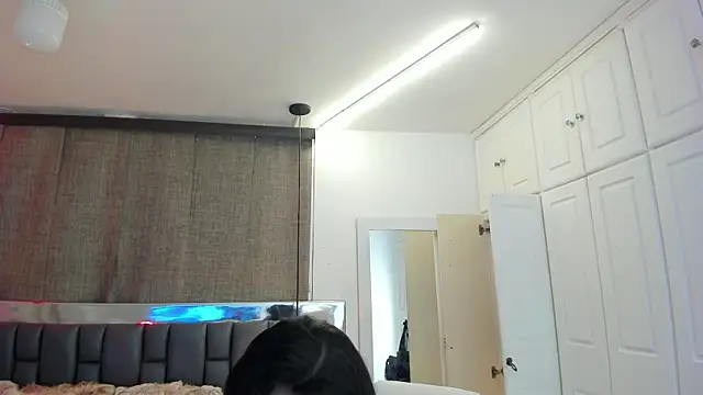 IsseyMz online show from February 10, 2025, 6:53 am