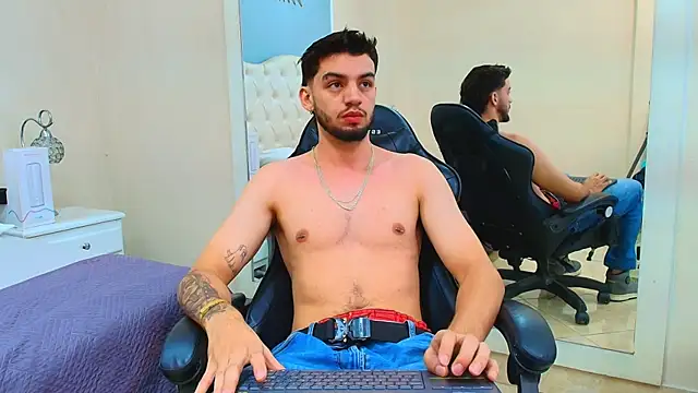 Snapshot of Michael_magno chatting on November 3, 2025, 10:21 pm Michael magno online show from November 3, 2025, 10:21 pm