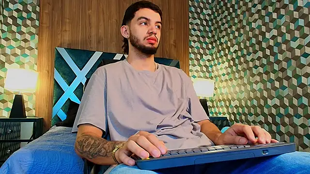 Snapshot of Michael_magno chatting on November 8, 2025, 5:12 pm Michael magno online show from November 8, 2025, 5:12 pm