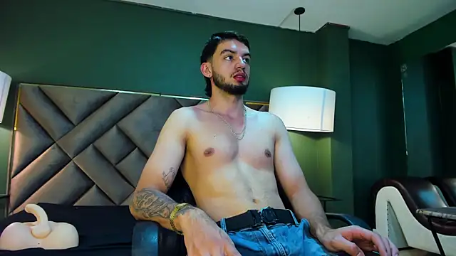 Snapshot of Michael_magno chatting on November 9, 2025, 9:46 pm Michael magno online show from November 9, 2025, 9:46 pm