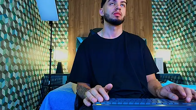 Snapshot of Michael_magno chatting on November 10, 2025, 11:09 am Michael magno online show from November 10, 2025, 11:09 am