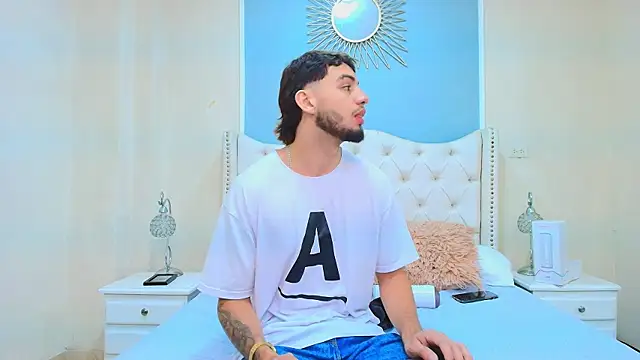 Snapshot of Michael_magno chatting on November 11, 2025, 7:58 pm Michael magno online show from November 11, 2025, 7:58 pm