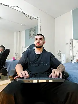 Snapshot of Michael_magno chatting on January 10, 2026, 10:28 am Michael magno online show from January 10, 2026, 10:28 am