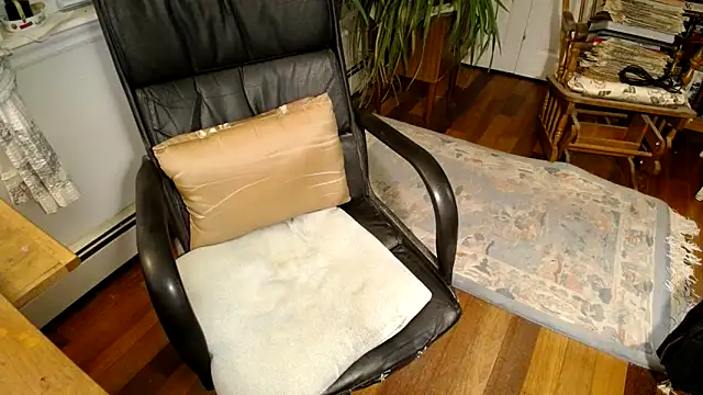 Snapshot of Happyjaxx chatting on November 18, 2025, 11:15 pm Happyjaxx online show from November 18, 2025, 11:15 pm