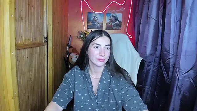 Snapshot of Fiery_Brunette_ chatting on December 26, 2024, 6:01 pm Fiery Brunette  online show from December 26, 2024, 6:01 pm