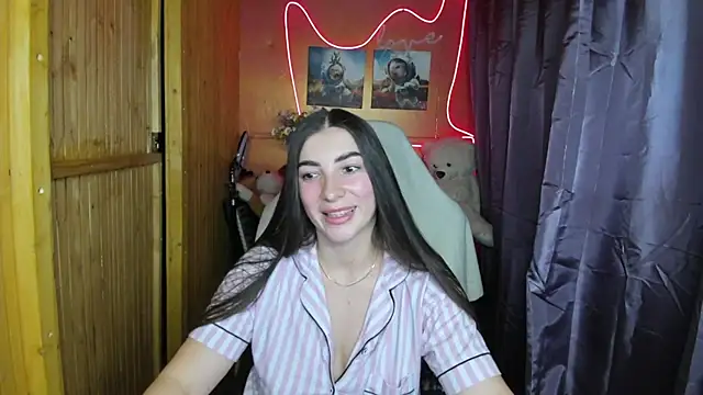 Snapshot of Fiery_Brunette_ chatting on January 23, 2025, 8:15 am Fiery Brunette  online show from January 23, 2025, 8:15 am