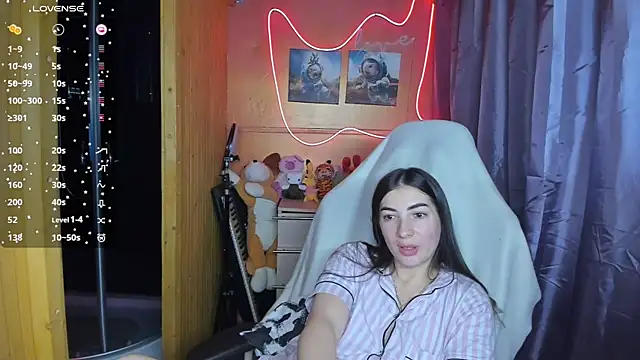 Snapshot of Fiery_Brunette_ chatting on February 28, 2025, 4:43 am Fiery Brunette  online show from February 28, 2025, 4:43 am