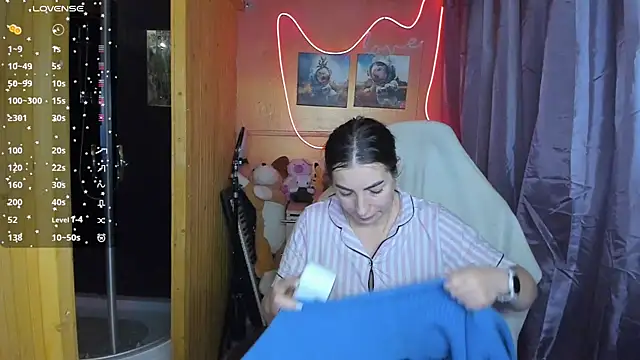 Snapshot of Fiery_Brunette_ chatting on March 2, 2025, 11:18 am Fiery Brunette  online show from March 2, 2025, 11:18 am