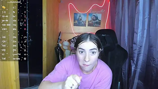 Snapshot of Fiery_Brunette_ chatting on March 6, 2025, 9:25 am Fiery Brunette  online show from March 6, 2025, 9:25 am