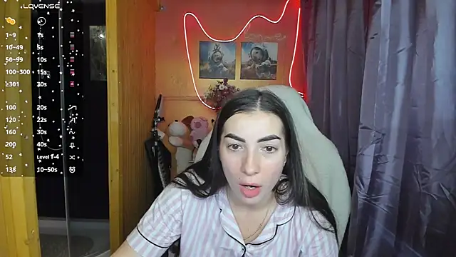 Snapshot of Fiery_Brunette_ chatting on March 20, 2025, 5:24 am Fiery Brunette  online show from March 20, 2025, 5:24 am