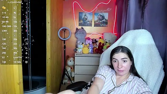 Snapshot of Fiery_Brunette_ chatting on October 7, 2025, 3:31 pm Fiery Brunette  online show from October 7, 2025, 3:31 pm