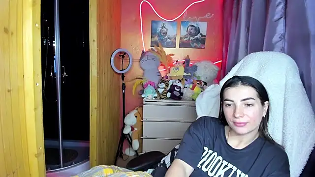 Snapshot of Fiery_Brunette_ chatting on April 18, 2026, 1:26 pm Fiery Brunette online show from April 18, 2026, 1:26 pm
