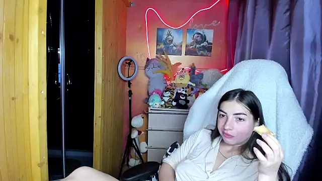 Snapshot of Fiery_Brunette_ chatting on April 25, 2026, 4:59 am Fiery Brunette online show from April 25, 2026, 4:59 am