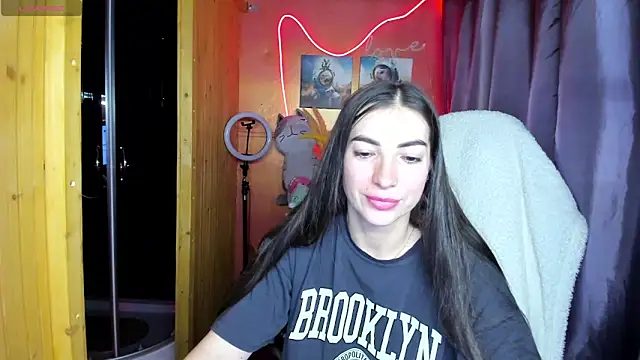 Snapshot of Fiery_Brunette_ chatting on June 3, 2026, 3:31 am Fiery Brunette online show from June 3, 2026, 3:31 am