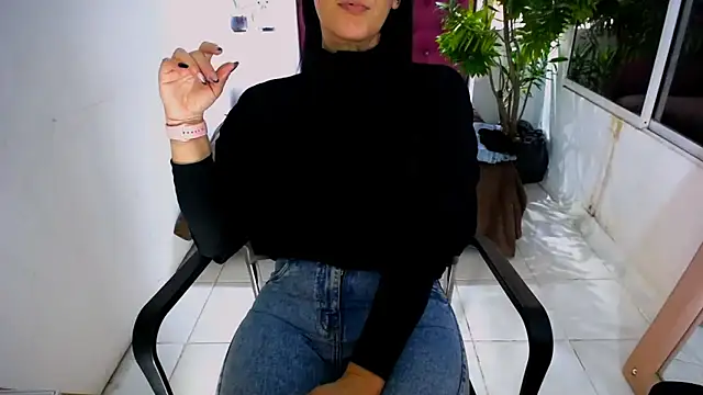 BitterMomXxx online show from September 25, 2025, 12:53 pm