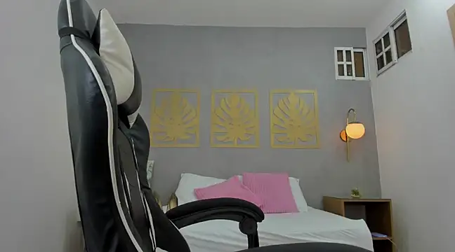 ayla13  online show from February 12, 2025, 10:26 pm