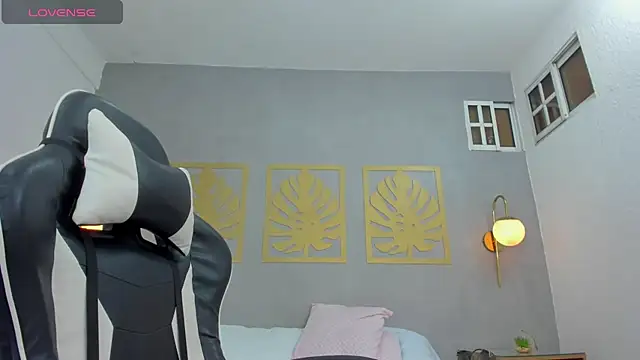 ayla13  online show from February 26, 2025, 1:00 am