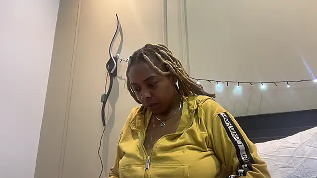 Snapshot of ChocolateCakeQueen chatting on January 14, 2025, 9:51 pm ChocolateCakeQueen online show from January 14, 2025, 9:51 pm