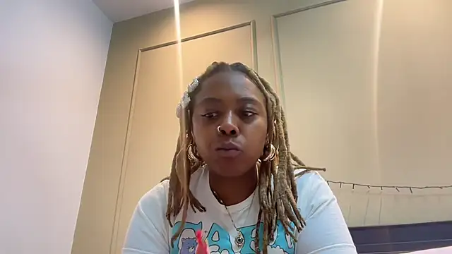 Snapshot of ChocolateCakeQueen chatting on January 16, 2025, 12:12 am ChocolateCakeQueen online show from January 16, 2025, 12:12 am