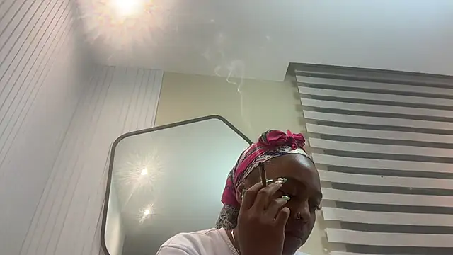 Snapshot of ChocolateCakeQueen chatting on January 29, 2025, 3:22 am ChocolateCakeQueen online show from January 29, 2025, 3:22 am