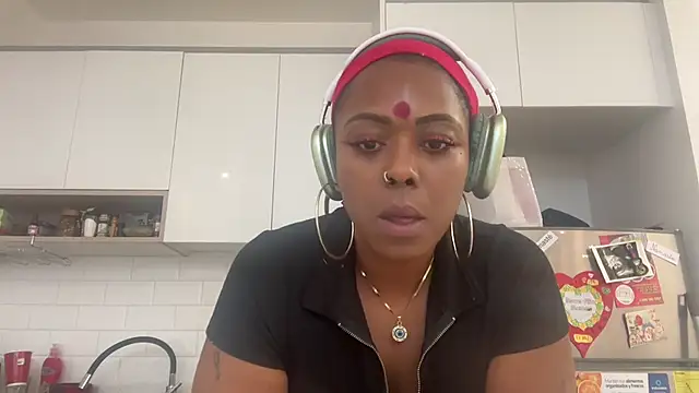 Snapshot of ChocolateCakeQueen chatting on January 29, 2025, 11:14 pm ChocolateCakeQueen online show from January 29, 2025, 11:14 pm