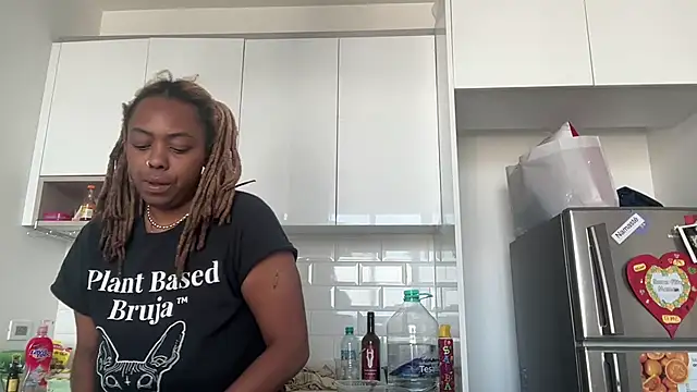 Snapshot of ChocolateCakeQueen chatting on February 2, 2025, 9:13 pm ChocolateCakeQueen online show from February 2, 2025, 9:13 pm