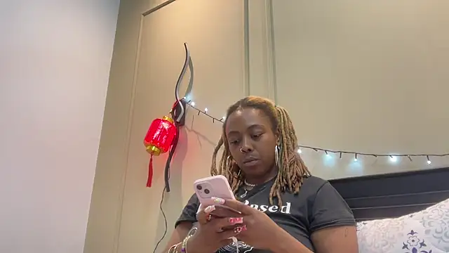 Snapshot of ChocolateCakeQueen chatting on February 3, 2025, 3:42 am ChocolateCakeQueen online show from February 3, 2025, 3:42 am