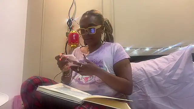 Snapshot of ChocolateCakeQueen chatting on February 11, 2025, 2:14 am ChocolateCakeQueen online show from February 11, 2025, 2:14 am