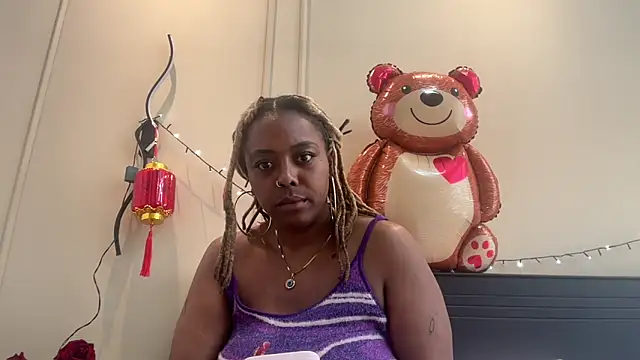 Snapshot of ChocolateCakeQueen chatting on February 14, 2025, 9:10 pm ChocolateCakeQueen online show from February 14, 2025, 9:10 pm