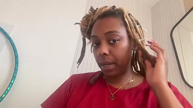 Snapshot of ChocolateCakeQueen chatting on February 17, 2025, 10:58 pm ChocolateCakeQueen online show from February 17, 2025, 10:58 pm