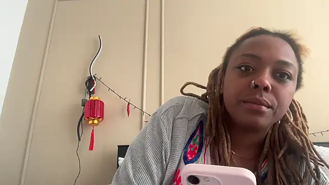 Snapshot of ChocolateCakeQueen chatting on February 20, 2025, 1:30 pm ChocolateCakeQueen online show from February 20, 2025, 1:30 pm