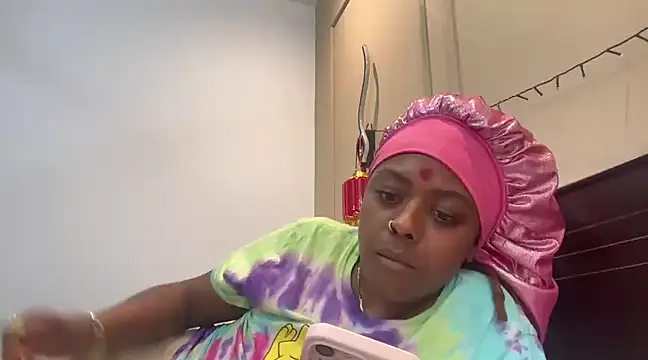 Snapshot of ChocolateCakeQueen chatting on February 28, 2025, 9:33 pm ChocolateCakeQueen online show from February 28, 2025, 9:33 pm