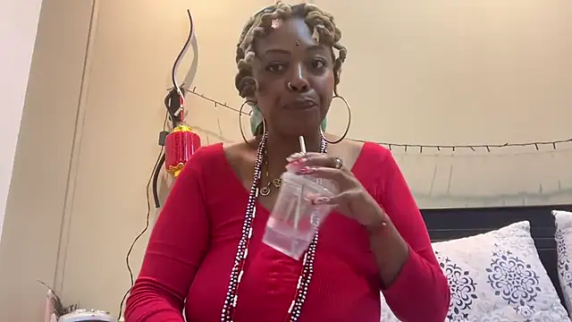 Snapshot of ChocolateCakeQueen chatting on March 7, 2025, 1:09 am ChocolateCakeQueen online show from March 7, 2025, 1:09 am