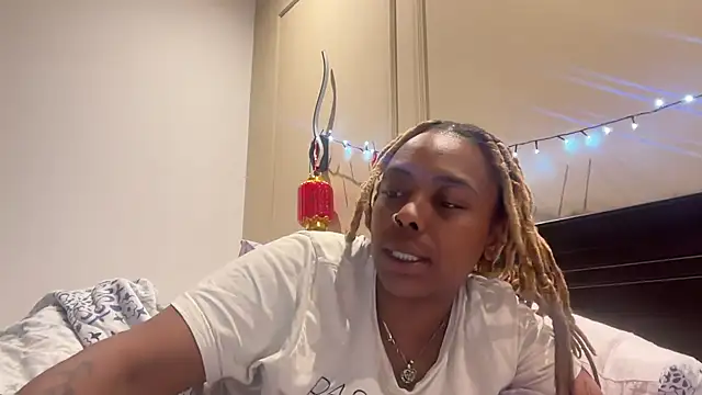Snapshot of ChocolateCakeQueen chatting on March 16, 2025, 7:15 am ChocolateCakeQueen online show from March 16, 2025, 7:15 am
