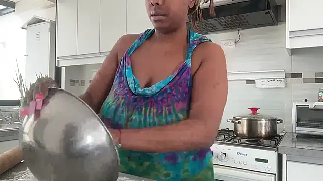 Snapshot of ChocolateCakeQueen chatting on September 15, 2025, 7:14 pm ChocolateCakeQueen online show from September 15, 2025, 7:14 pm