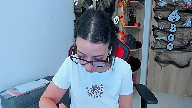  amanda seyfried19 online show from October 24, 2025, 4:58 pm